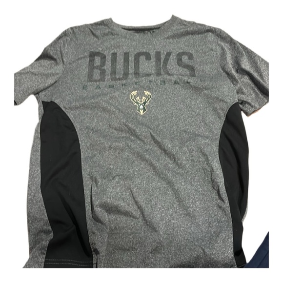 NBA Other - Milwaukee Bucks Basketball NBA tee shirt size medium